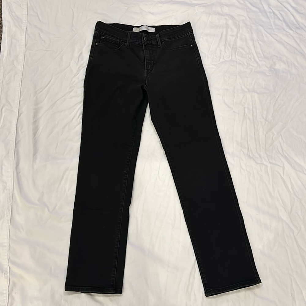 Signature by Levi Strauss Totally shaping straight leg jeans